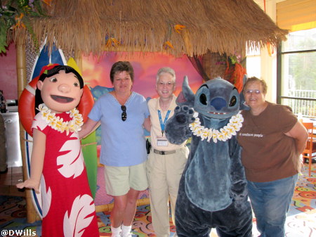 Lilo, LindaMac, Deb, Stitch, and Ann at the Lilo and Stitch Character Breakfast Paradise Pier