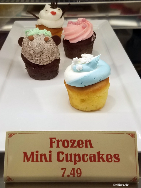 Kringla-Bakeri-og-Kafe-Frozen-mini-cupcake-18-001.jpg