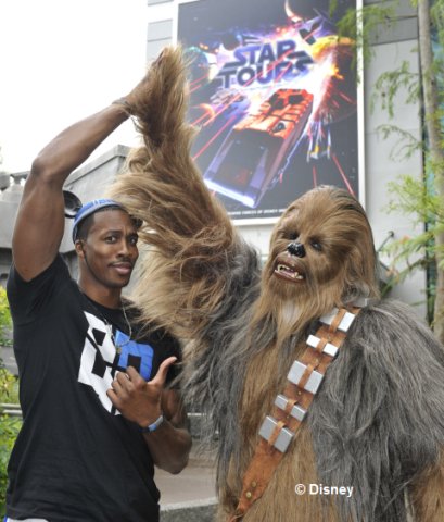 dwight-howard-chewbacca-at-star%20tours.jpg