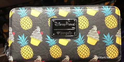 loungefly-dole-whip-wallet-18-001.jpg