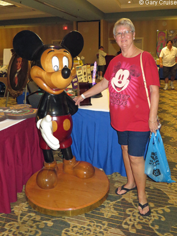 Carol_with_a_giant_Mickey