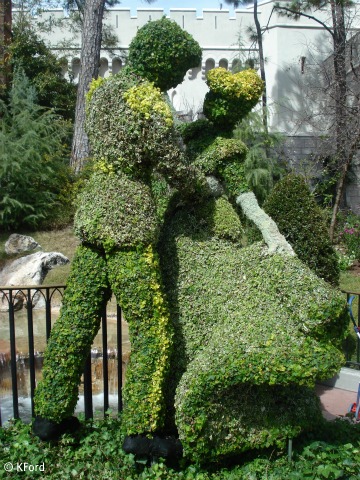 EDITED-royal-couple-topiary.jpg