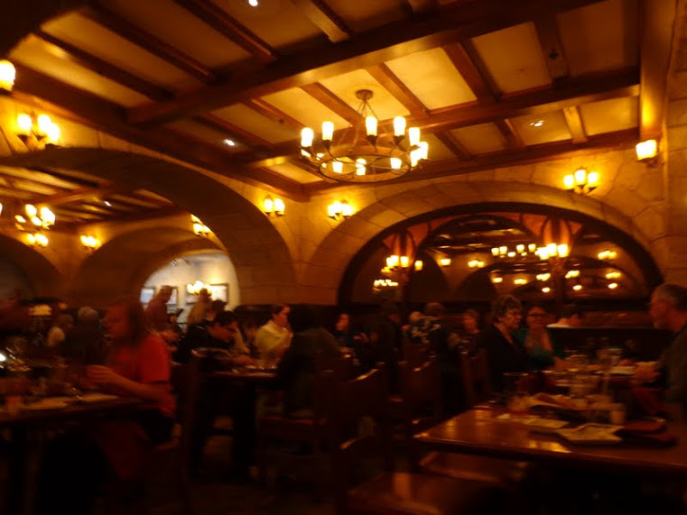 Le Cellier Dining Room3