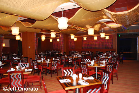 Dining Room - The Wave Restaurant - Contemporary Resort