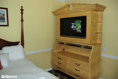 Garden Suite Chest of Drawers and TV