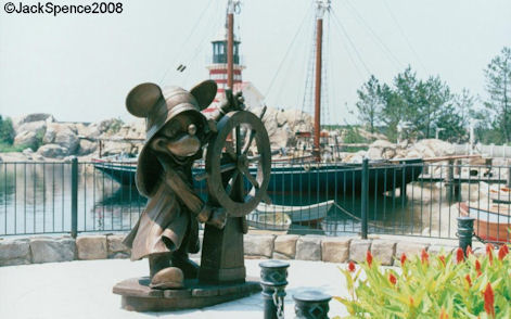 Mickey mimicking the classic pose of the Fisherman Statue 