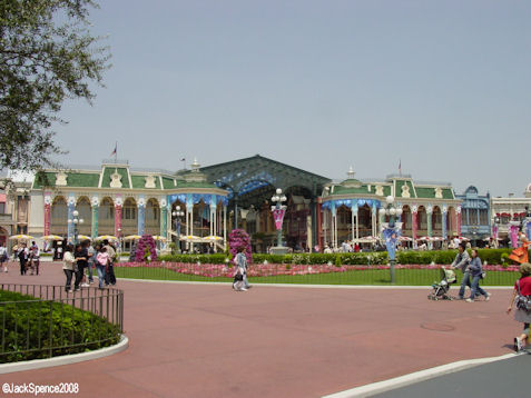 Hub at Tokyo Disneyland