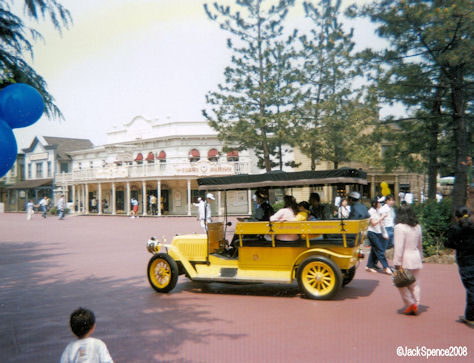 Omnibus at Tokyo Disneyland