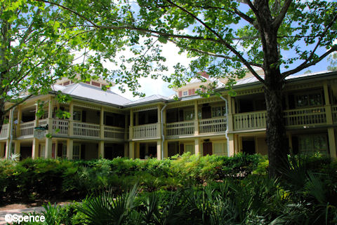 Alligator Bayou Lodge Exterior