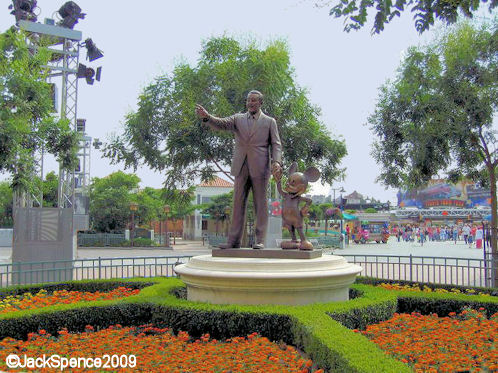 Disneyland Paris Walt Disney Studio Park Studio 1 Partners Statue