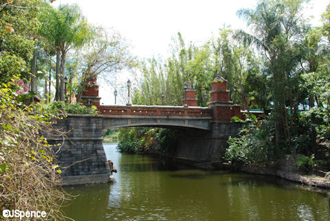 Bridge connecting Discovery Island and Asia in the Animal Kingdom