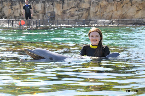 discovery-cove-lauren-poses-with-dolphin.jpg