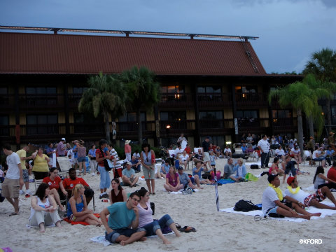 fourth-of-july-crowds-disney-world-polynesian.jpg