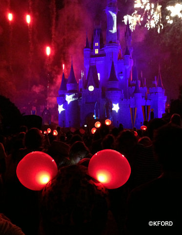 glow-with-the-show-sorcerer-mickey.jpg