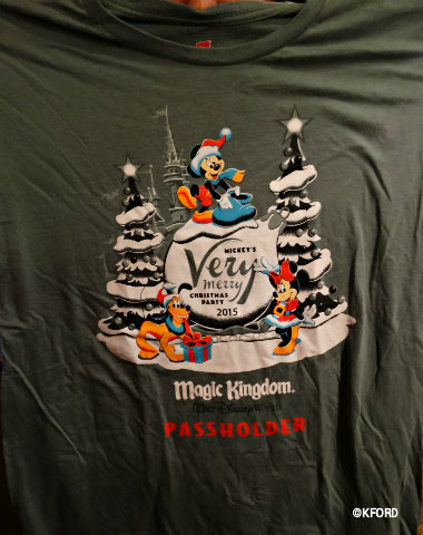 mickeys-very-merry-christmas-party-2015-passholder-t-shirt.jpg