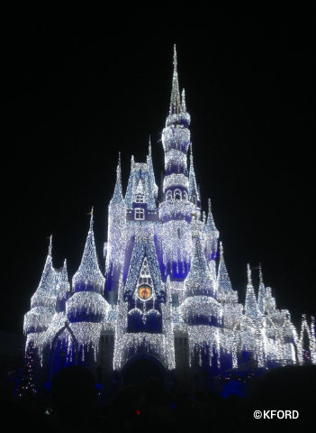 mickeys-very-merry-christmas-party-cinderella-castle-lights.jpg