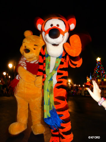 mickeys-very-merry-christmas-party-pooh-tigger-parade.jpg