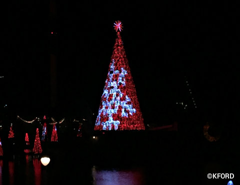 seaworld-christmas-celebration-sea-of-trees-red-snowflake.jpg