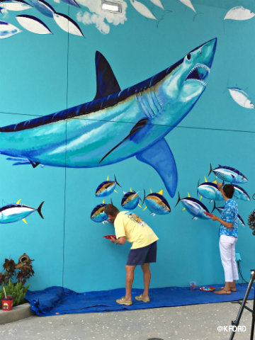 seaworld-orlando-guy-harvey-working-mako-shark-mural-.jpg