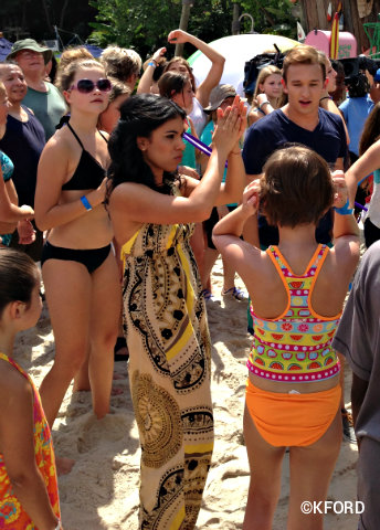 teen-beach-party-actors-dancing.jpg