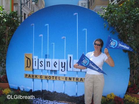 Disneyland 1955 entrance sign photo spot