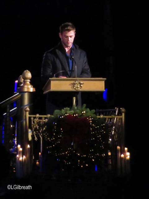 Chris Hemsworth Disneyland Candlelight Processional 2017