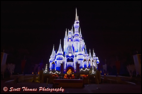 magic kingdom castle christmas. Cinderella Castle decked out